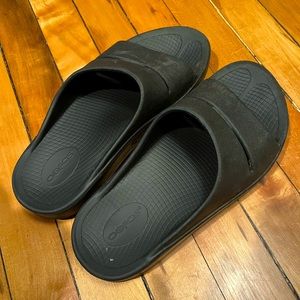 Oofos unisex slides